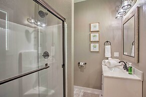 'the Copper Roost': Lake Texoma Escape w/ Hot Tub