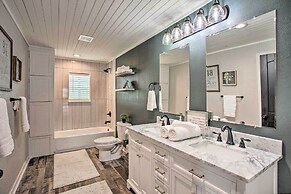 'the Copper Roost': Lake Texoma Escape w/ Hot Tub