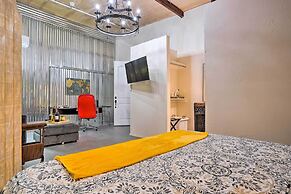 Ideally Located Vacation Rental Studio in Laredo!