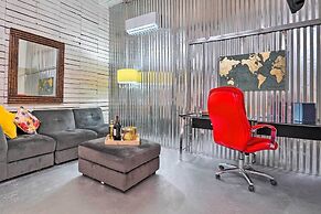 Ideally Located Vacation Rental Studio in Laredo!