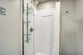 Saratoga Retreat ~ 3 Mi to Saratoga Lake!