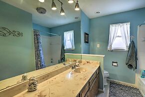 Granbury Getaway w/ Lake Views: 2 Mi to Downtown!