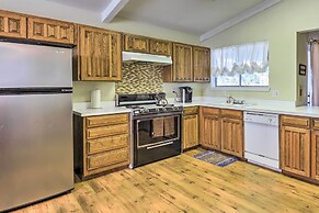 Granbury Getaway w/ Lake Views: 2 Mi to Downtown!