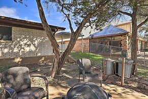 Granbury Getaway w/ Lake Views: 2 Mi to Downtown!