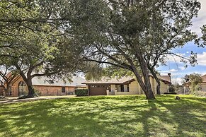 Granbury Getaway w/ Lake Views: 2 Mi to Downtown!