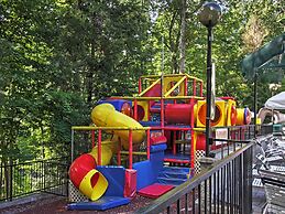 Unique Gatlinburg Cabin: Decks, Hot Tub, Fire Pit