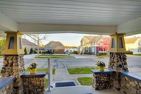Indiana Vacation Rental - Walk to Syracuse Lake!