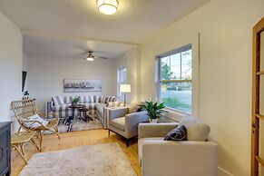 Indiana Vacation Rental - Walk to Syracuse Lake!