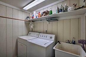 Waterfront Clearlake Retreat w/ Dock & Kayaks