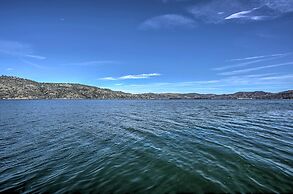 Waterfront Clearlake Retreat w/ Dock & Kayaks