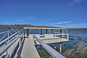 Waterfront Clearlake Retreat w/ Dock & Kayaks