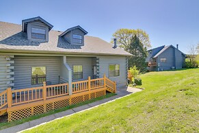 Stylish Branson Townhome: 3 Mi to Theatre District