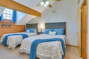 Stylish Branson Townhome: 3 Mi to Theatre District