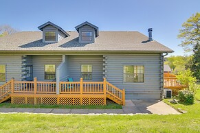 Stylish Branson Townhome: 3 Mi to Theatre District