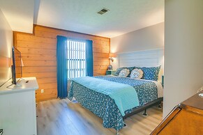 Stylish Branson Townhome: 3 Mi to Theatre District