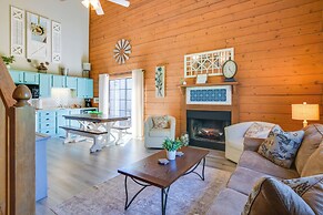 Stylish Branson Townhome: 3 Mi to Theatre District