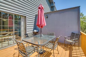 Stylish Branson Townhome: 3 Mi to Theatre District