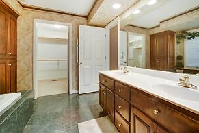 Home in Bella Vista w/ Deck & Lake Windsor Views!