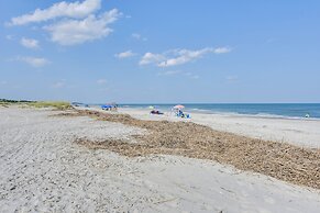 Beach & Pool Access: Hilton Head Resort Condo