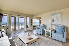 Oceanfront Oregon Retreat - Pool, Sauna & Patio!