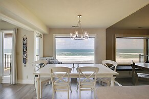 Oceanfront Oregon Retreat - Pool, Sauna & Patio!