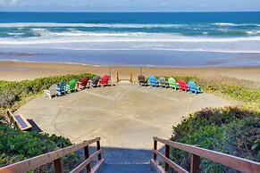 Oceanfront Oregon Retreat - Pool, Sauna & Patio!