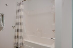 Ocean-view Island Condo w/ Pool: Pets Welcome!