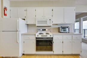 Lincoln City Condo: Pool Access, Walk to Beach!