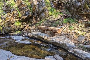 Creekside Cabin 8 Mi to Kings Canyon National Park