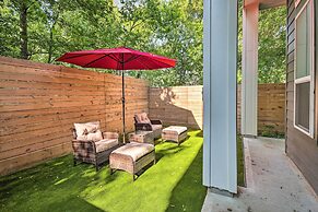 Modern Home w/ Yard: 2 Mi to Downtown Houston!