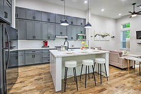 Modern Home w/ Yard: 2 Mi to Downtown Houston!