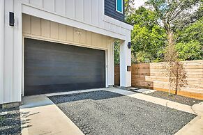Modern Home w/ Yard: 2 Mi to Downtown Houston!