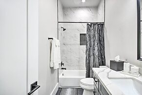 Modern Home w/ Yard: 2 Mi to Downtown Houston!