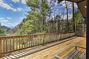 Secluded Cabin w/ Mtn Views - 3 Mi to Gatlinburg!