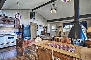 Quiet Cabin w/ Mountain Views ~ 3 Mi to Gatlinburg