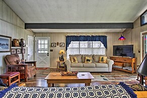 Quiet Cabin w/ Mountain Views ~ 3 Mi to Gatlinburg