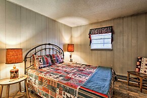 Quiet Cabin w/ Mountain Views ~ 3 Mi to Gatlinburg