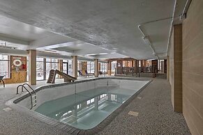 Comfy Lutsen Mountain Villa w/ Balcony & Grill