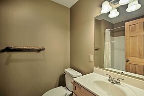 Comfy Lutsen Mountain Villa w/ Balcony & Grill