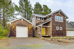 Rockaway Beach Home w/ Hot Tub: 4 Blocks to Beach!