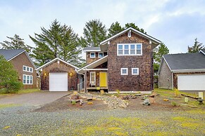 Rockaway Beach Home w/ Hot Tub: 4 Blocks to Beach!