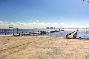 Gulf Breeze Getaway - 8 Mi to Pensacola Beach
