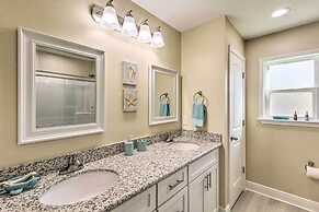 Gulf Breeze Getaway - 8 Mi to Pensacola Beach