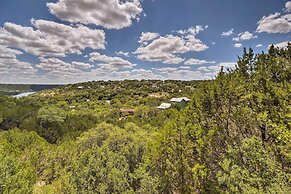 2 Furnished Decks & Lake Views: Austin Escape