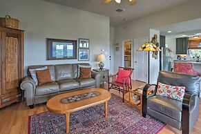 2 Furnished Decks & Lake Views: Austin Escape