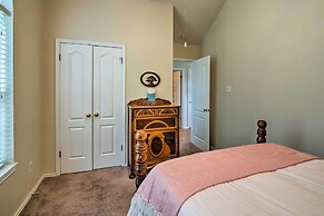 2 Furnished Decks & Lake Views: Austin Escape