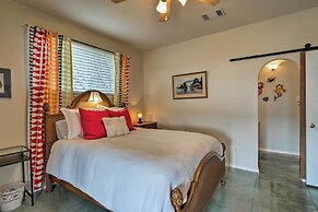 2 Furnished Decks & Lake Views: Austin Escape