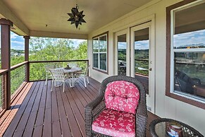 2 Furnished Decks & Lake Views: Austin Escape