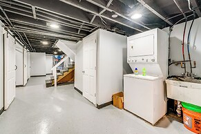 Elegant Detroit Home w/ Yard ~ 5 Mi to Dtwn!