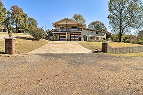 Large Home w/ Games: Walk to Bull Shoal Lake!